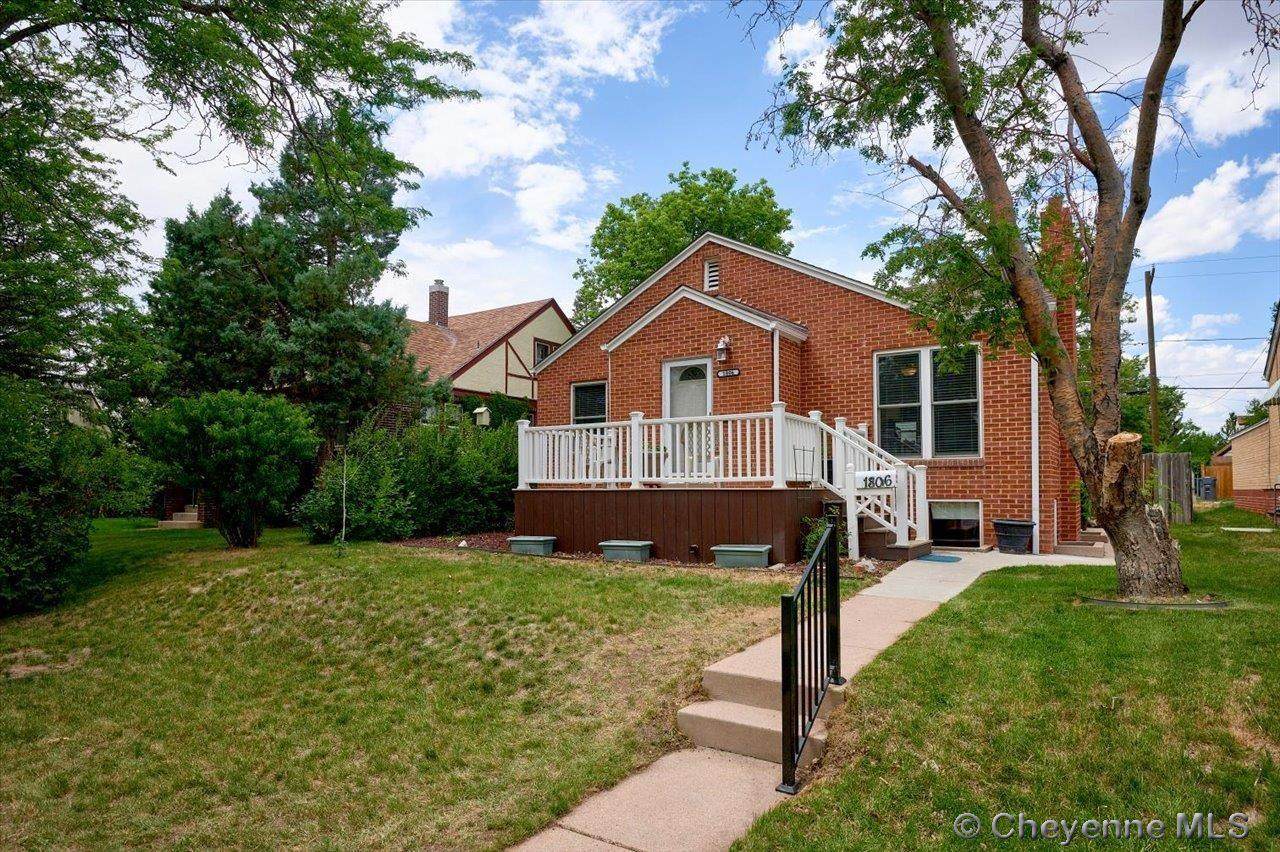 1806 19TH ST - Photo 1