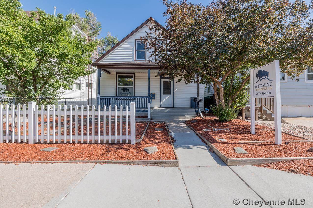209 20TH ST - Photo 1