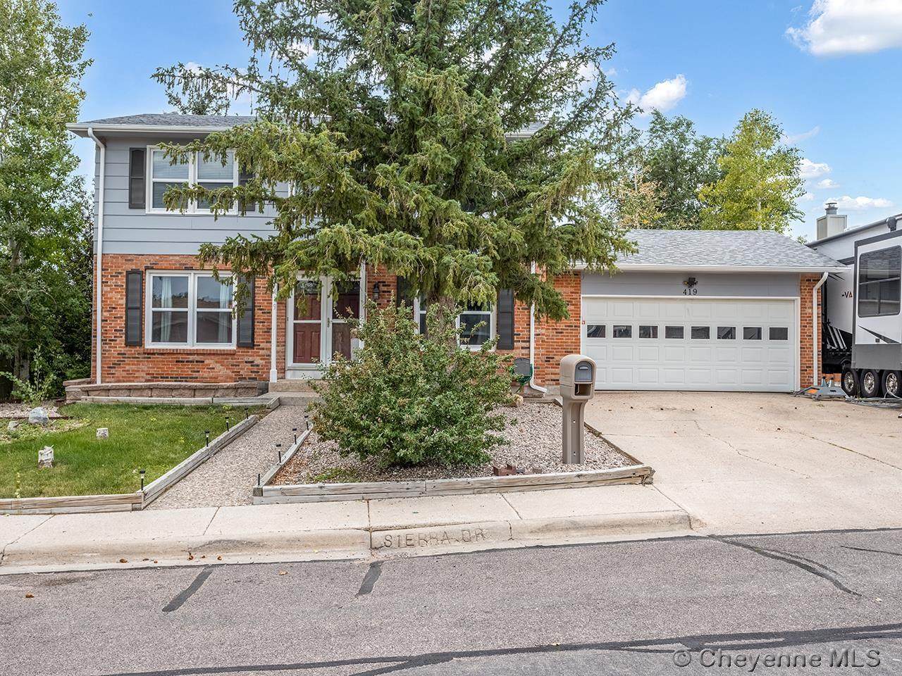419 Sierra Dr - Photo 1