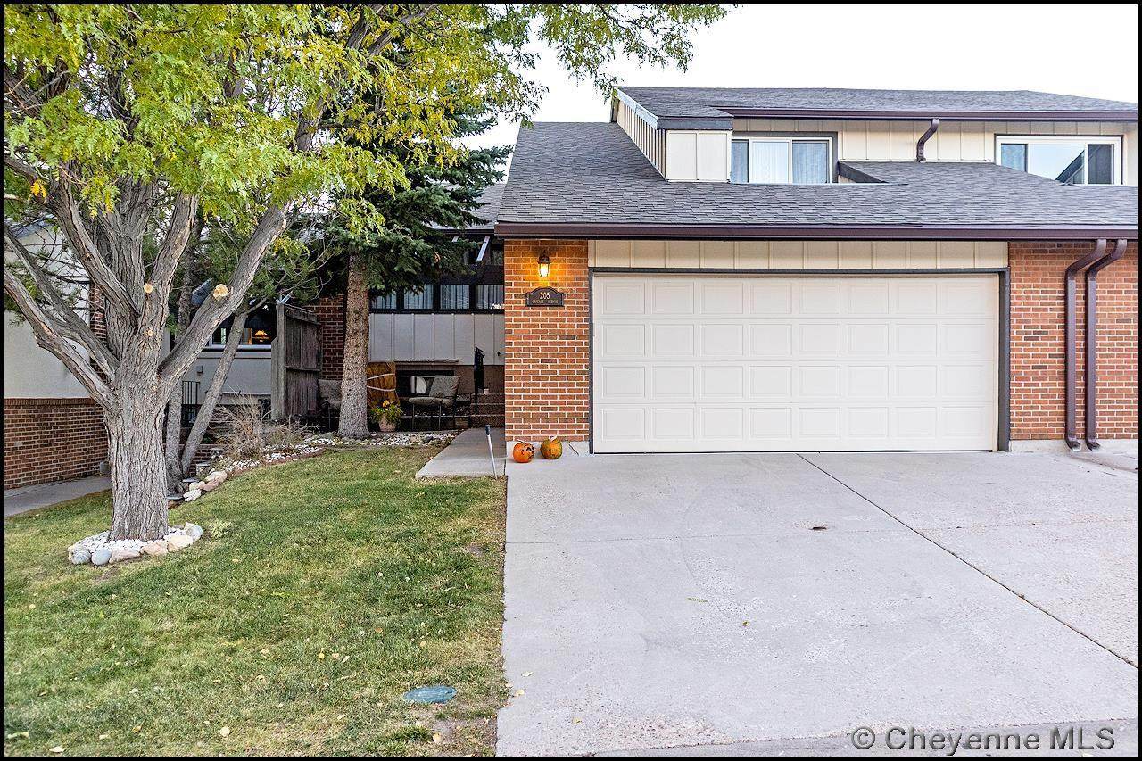 205 Cascade Ave - Photo 1