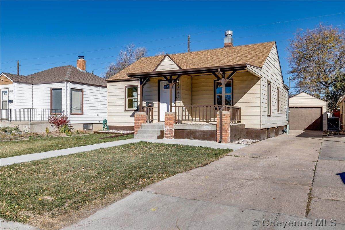 1828 21ST ST - Photo 1