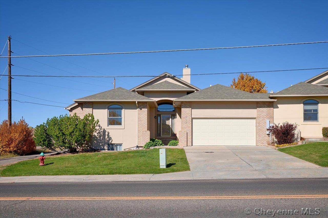 902 Prairie Ave - Photo 1