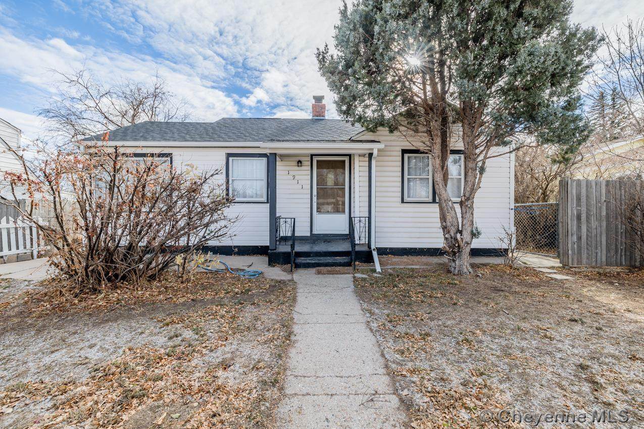 1911 Pershing Blvd - Photo 1