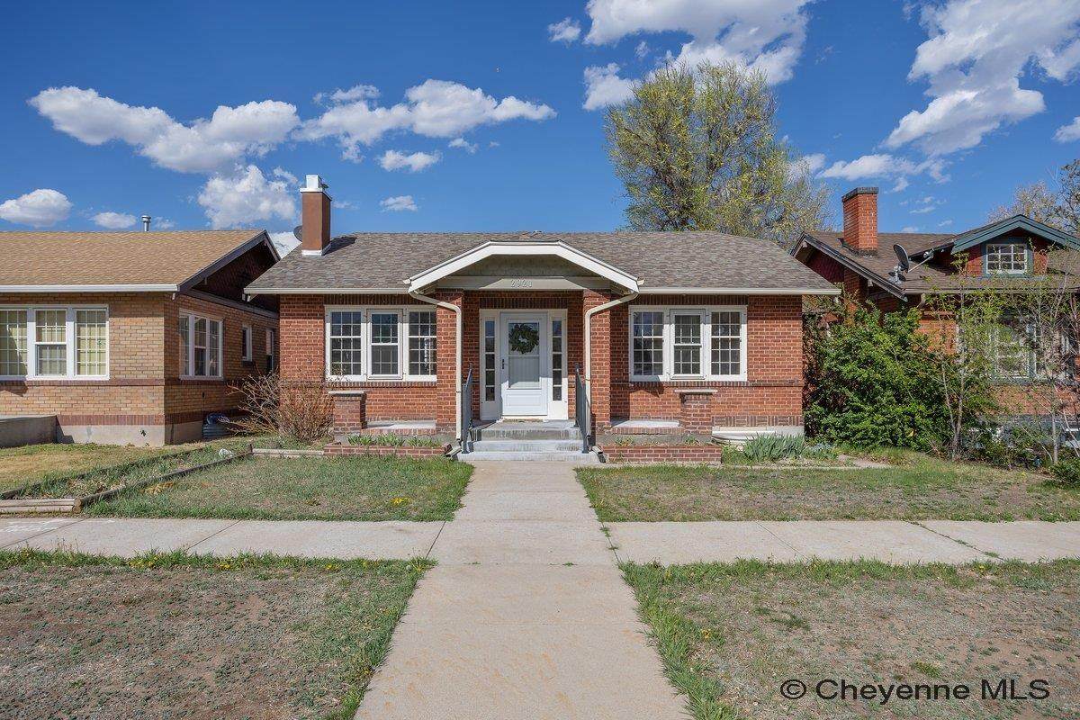2921 Thomes Ave - Photo 1