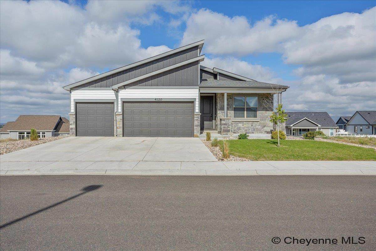 4120 Sage Rd - Photo 1