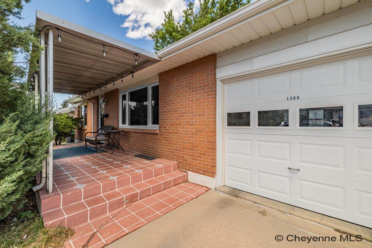 1309 Ahrens Ave - Photo 1