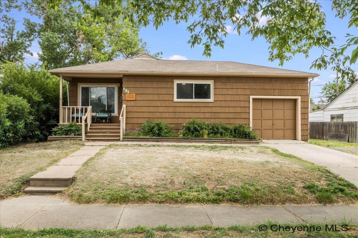 606 Russell St - Photo 1