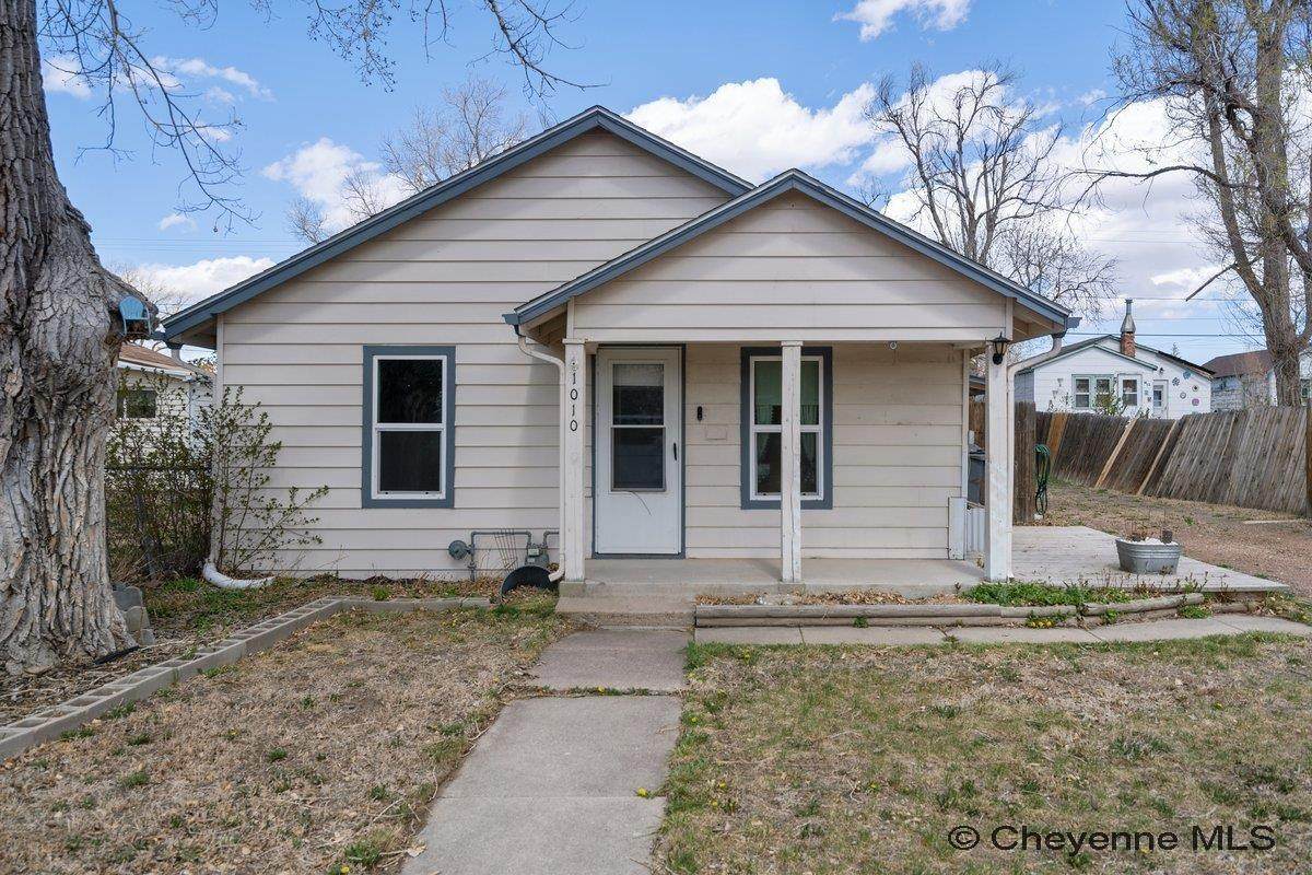 1010 8TH ST - Photo 1