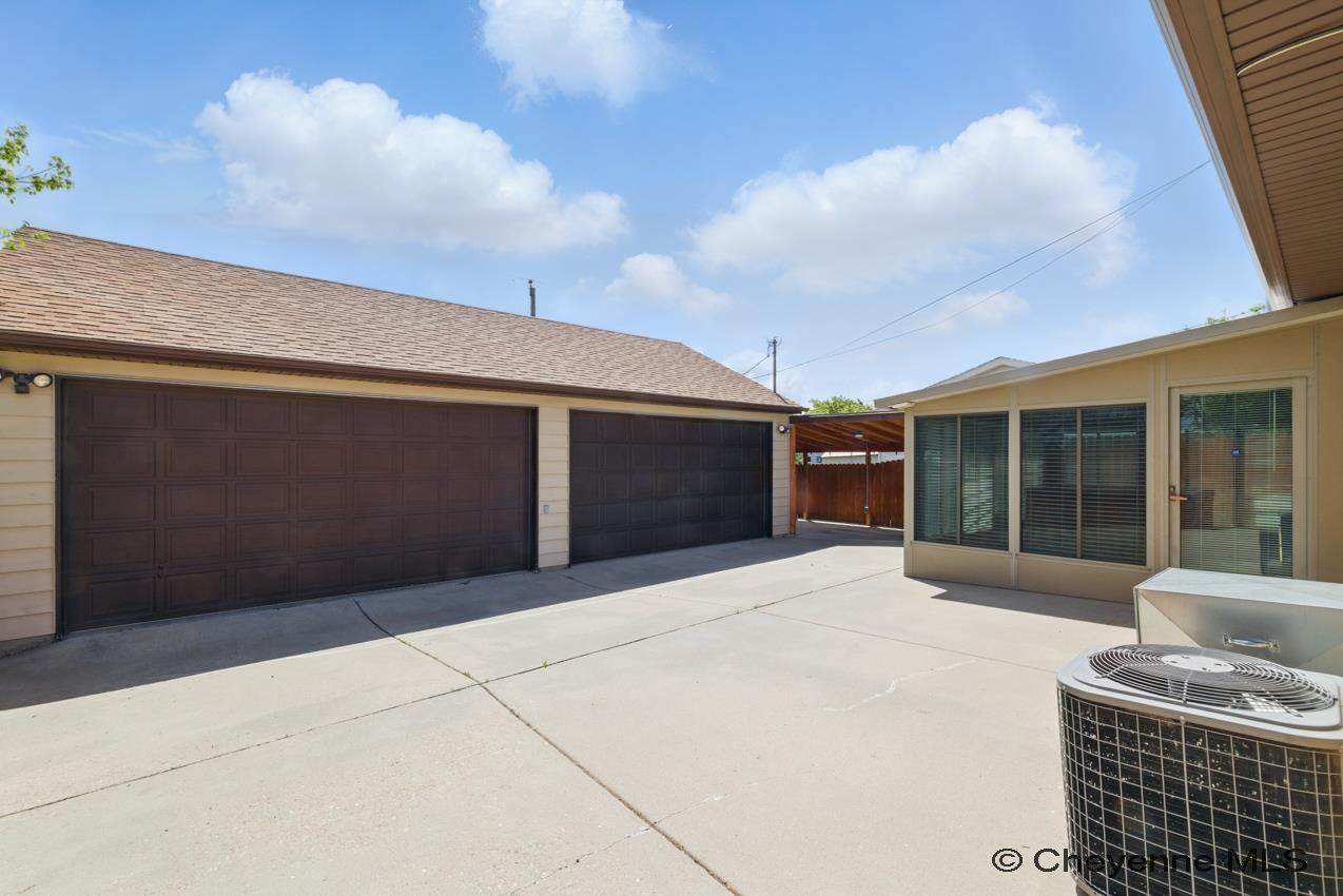 1119 Arp Ave - Photo 1