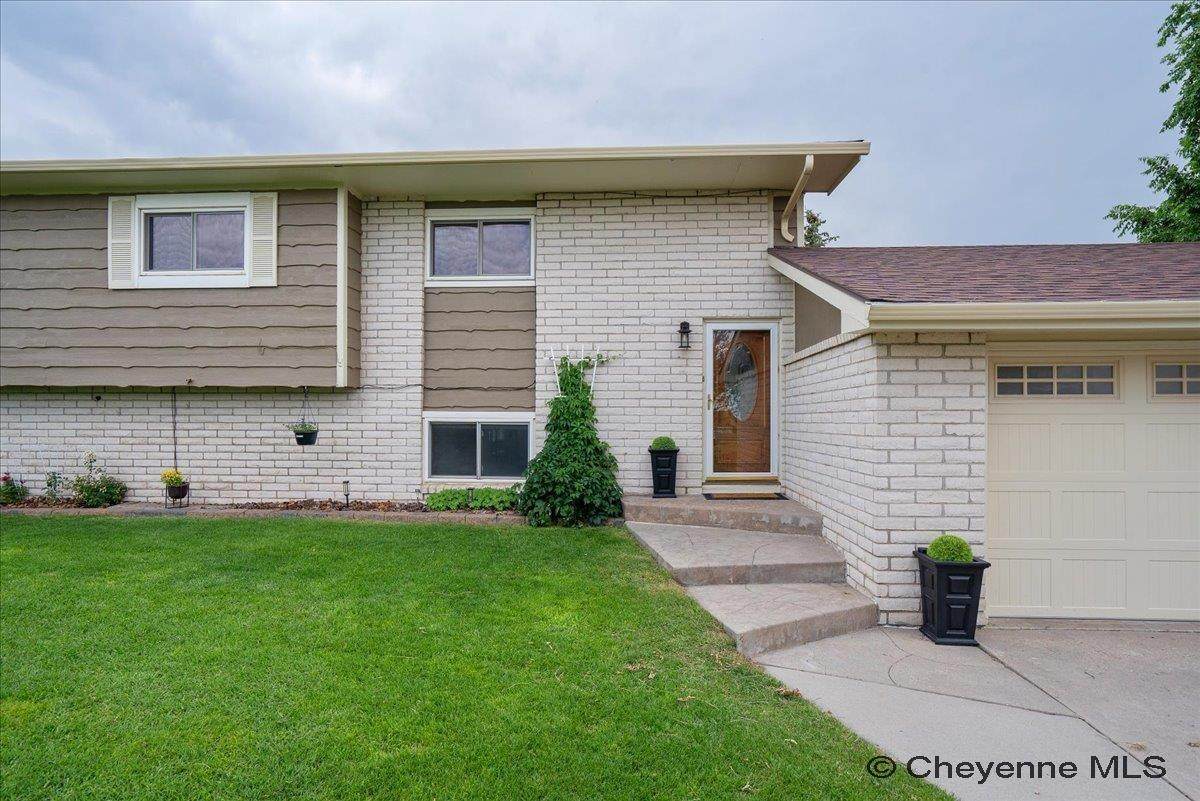 7610 Santa Marie Dr - Photo 1