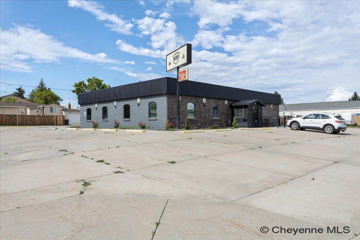 122 6TH ST - Photo 1