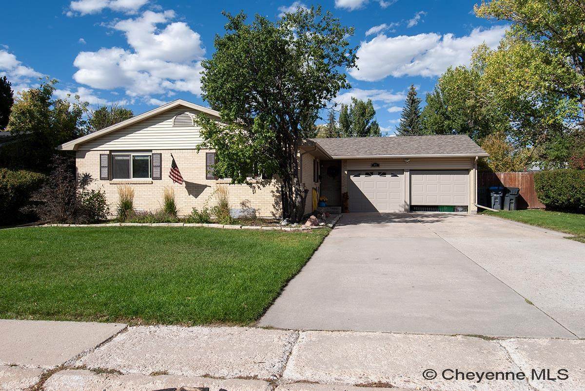 922 Arapaho St - Photo 1