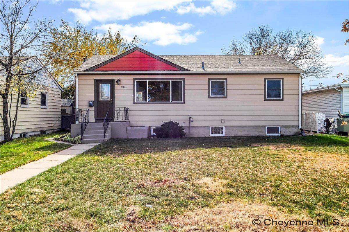 1941 18TH ST - Photo 1