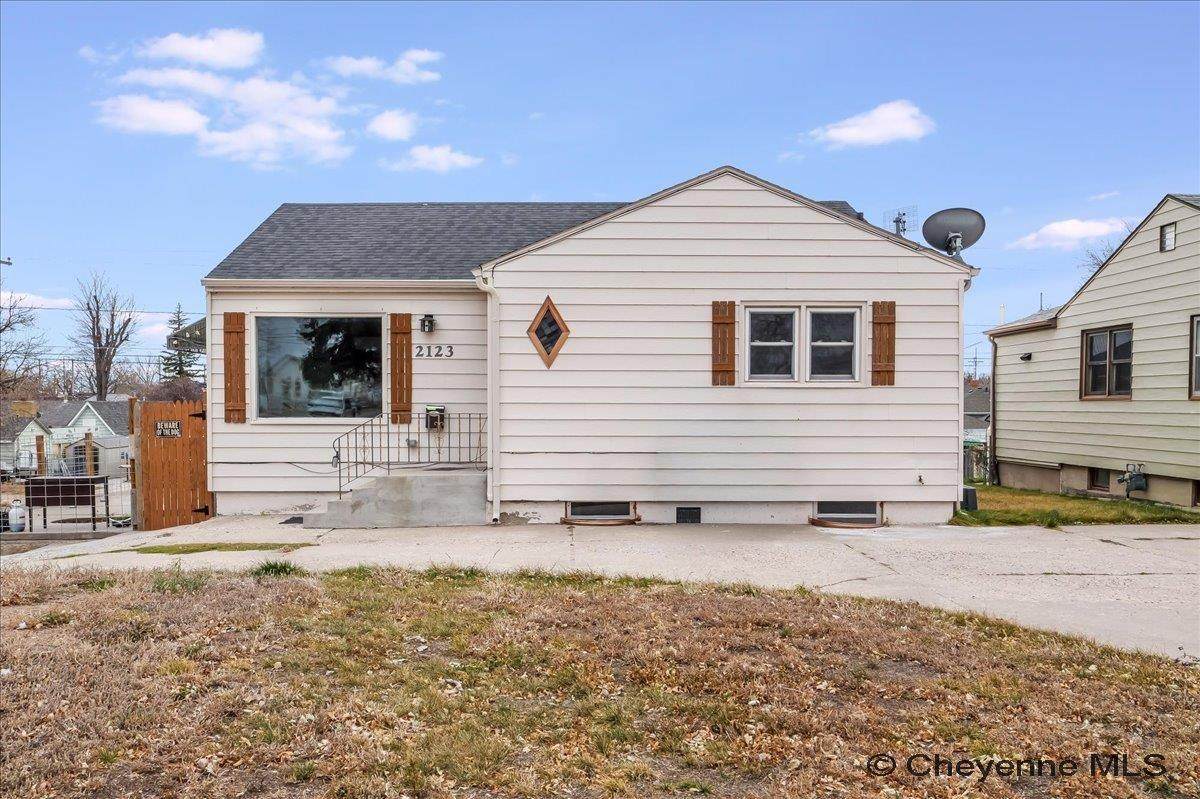 2123 18TH ST - Photo 1