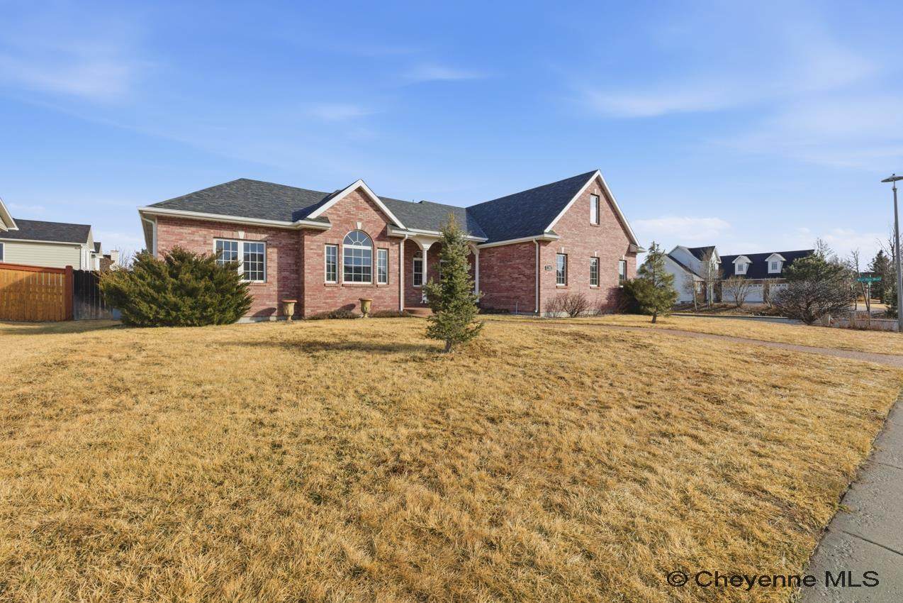 7805 Hawthorne Dr - Photo 1