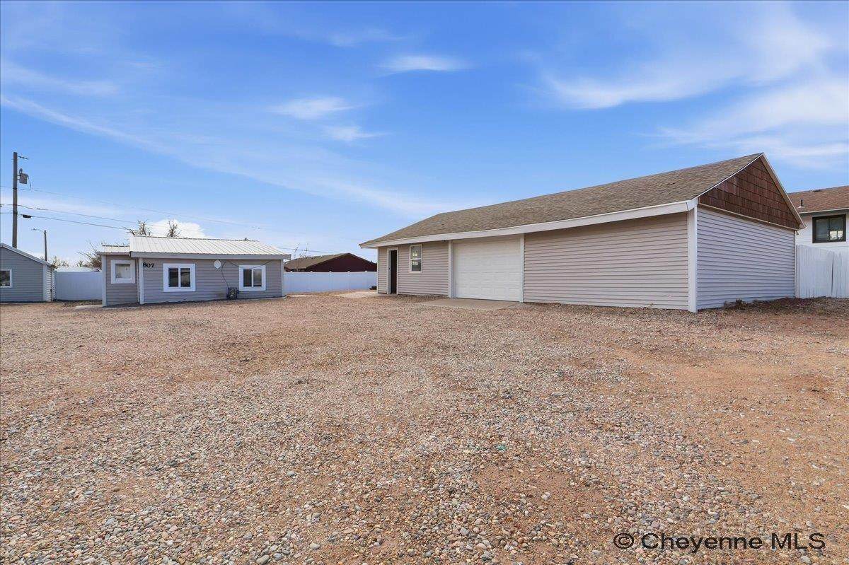 807 3RD ST - Photo 1
