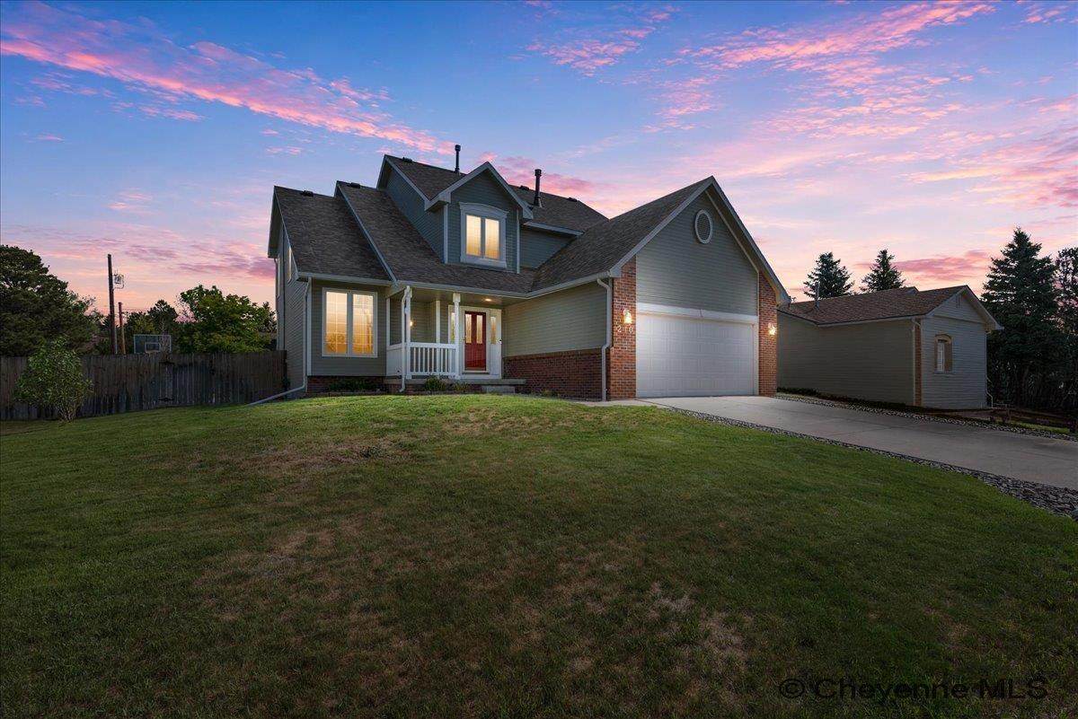 210 Comanche Dr - Photo 1