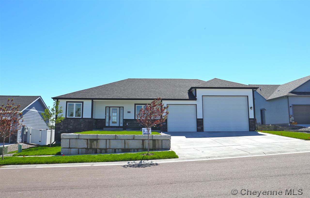 1211 Hess Ave - Photo 1