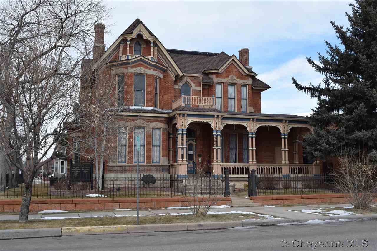 300 17TH ST - Photo 1