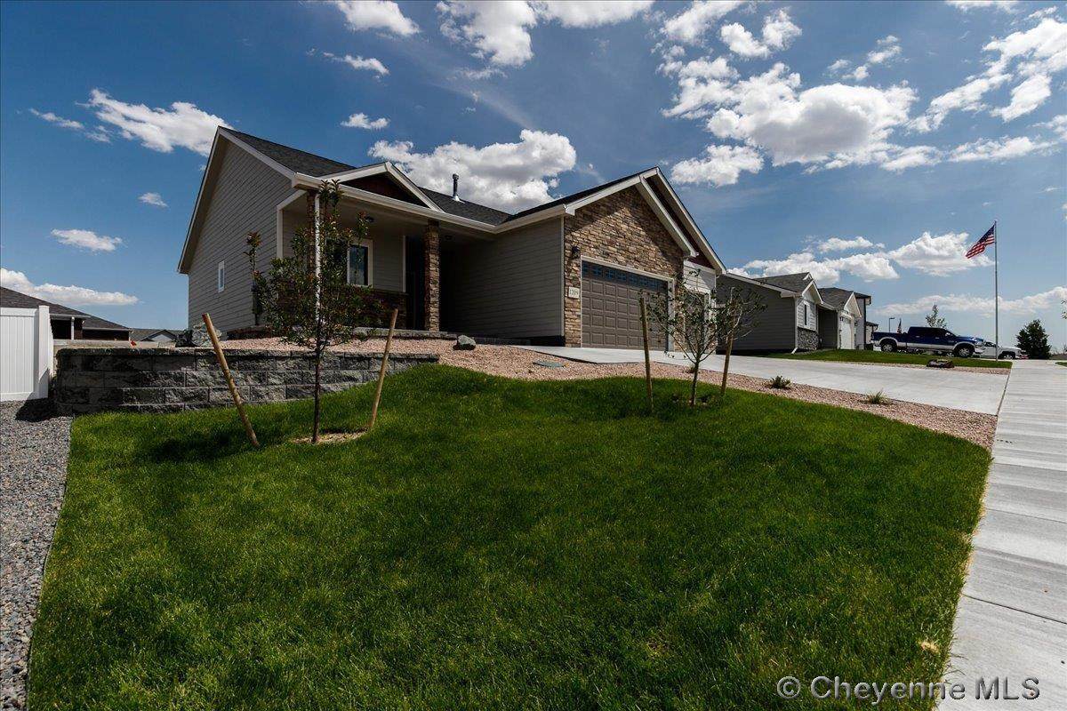 1209 Phipps Ave - Photo 1