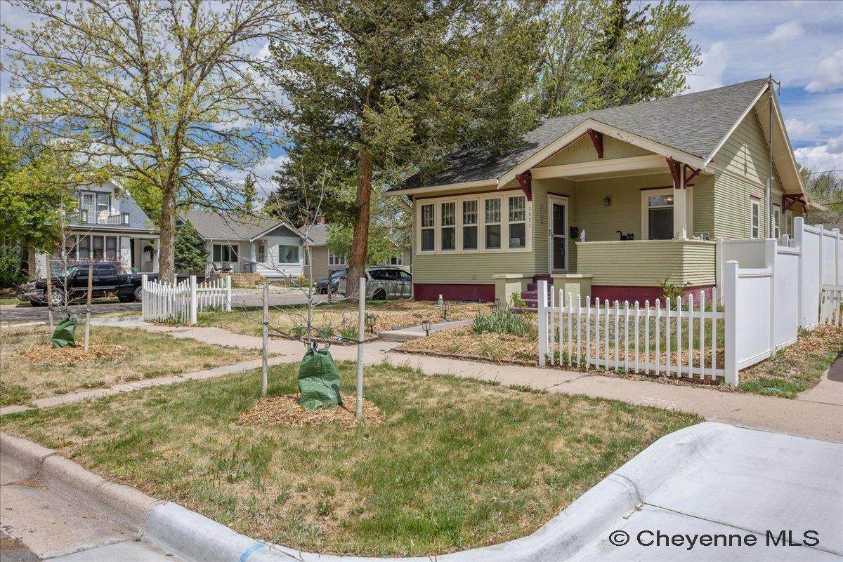3021 Thomes Ave - Photo 1