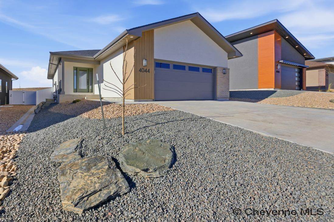 4044 Saddleback Ln - Photo 1