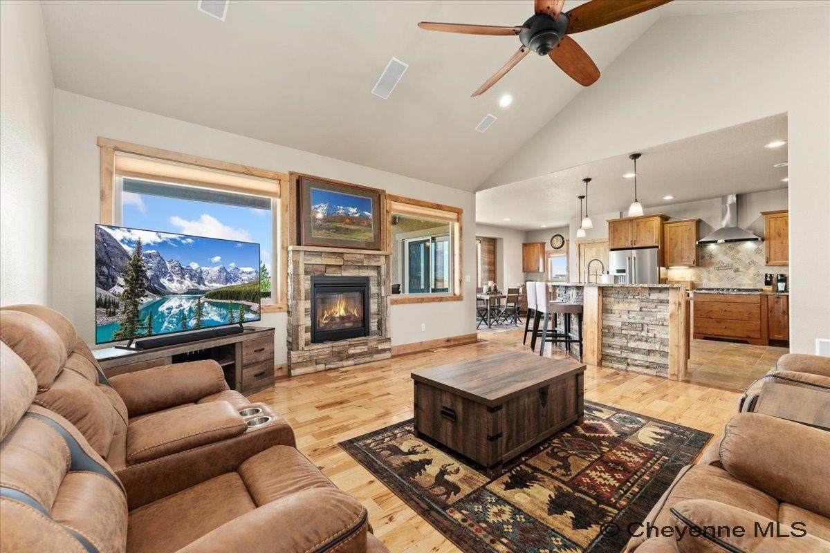 https://bt-photos.global.ssl.fastly.net/cheyenne/orig_boomver_1_102034-2.jpg