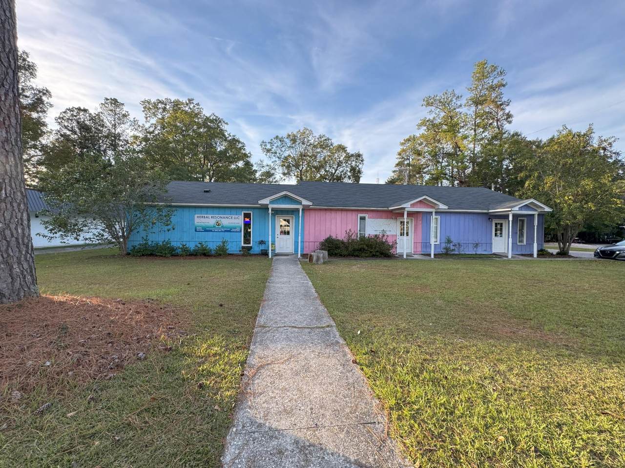211 Carolina Avenue - Photo 1