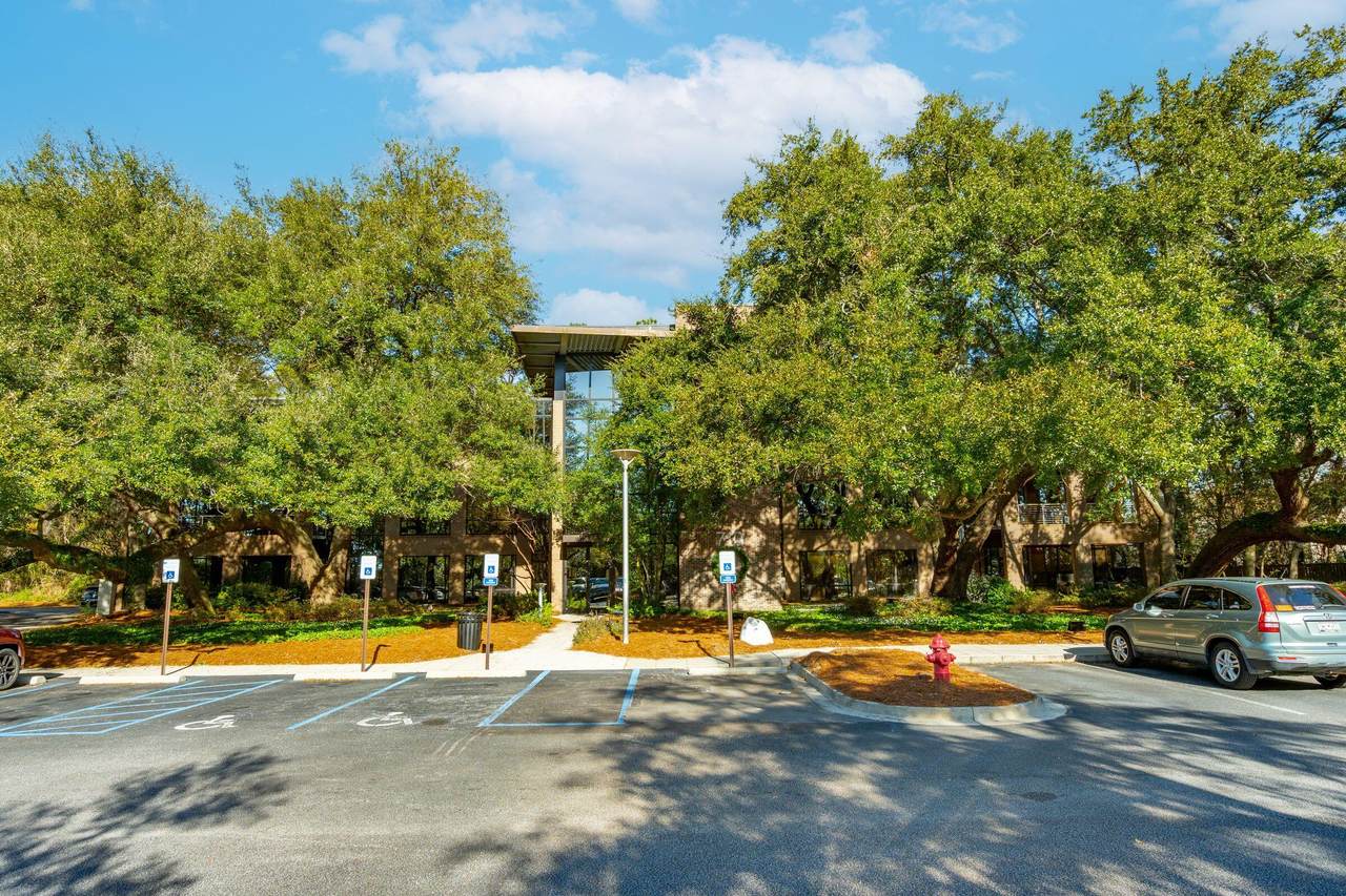 710 Johnnie Dodds Boulevard - Photo 1