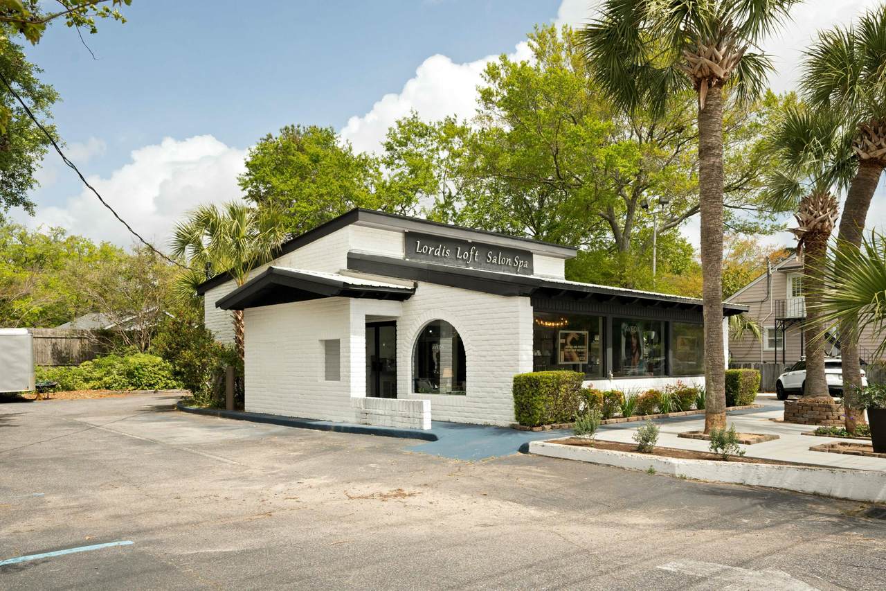 916 Savannah Highway - Photo 1