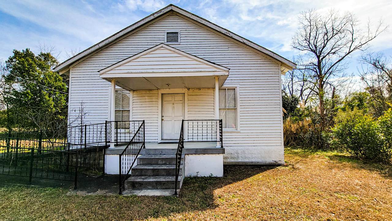 83 Weed Avenue - Photo 1