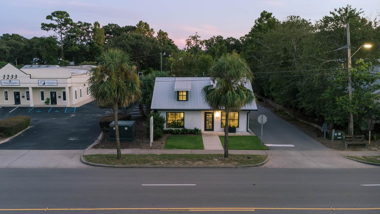 1223 Ben Sawyer Boulevard - Photo 1