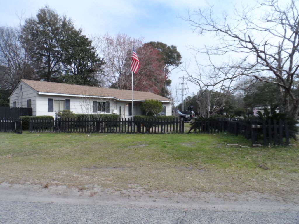 3558 Maybank Hwy - Photo 1