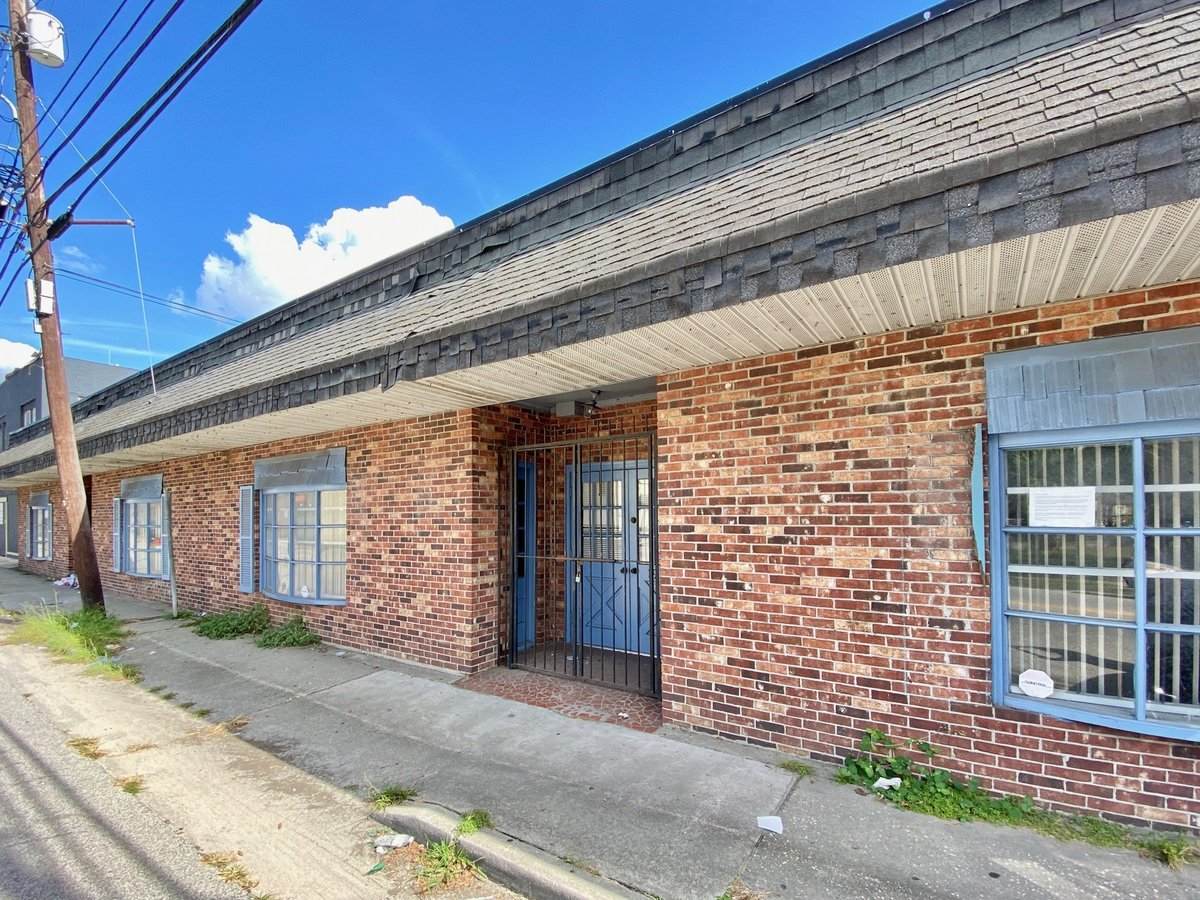 1941 Reynolds Ave - Photo 1