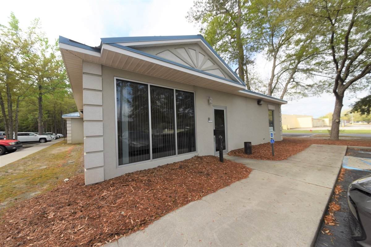 402 Robertson Blvd - Photo 1