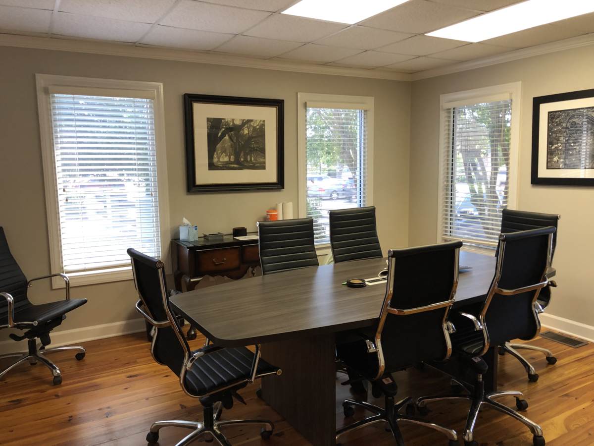 790 Johnnie Dodds Blvd - Photo 1