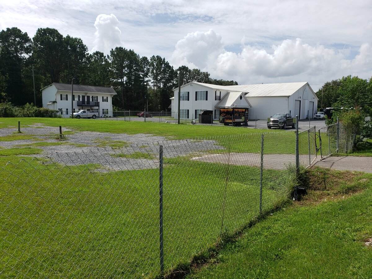 978 Live Oak Dr - Photo 1