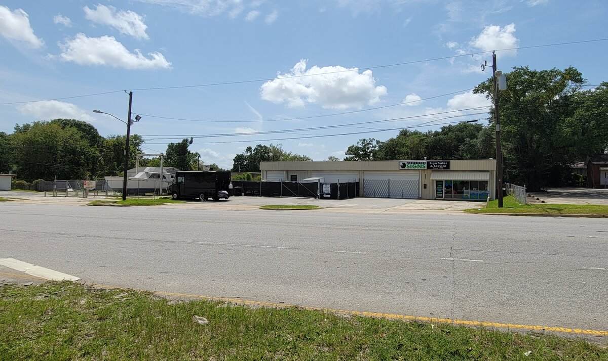 5351 Rivers Ave - Photo 1