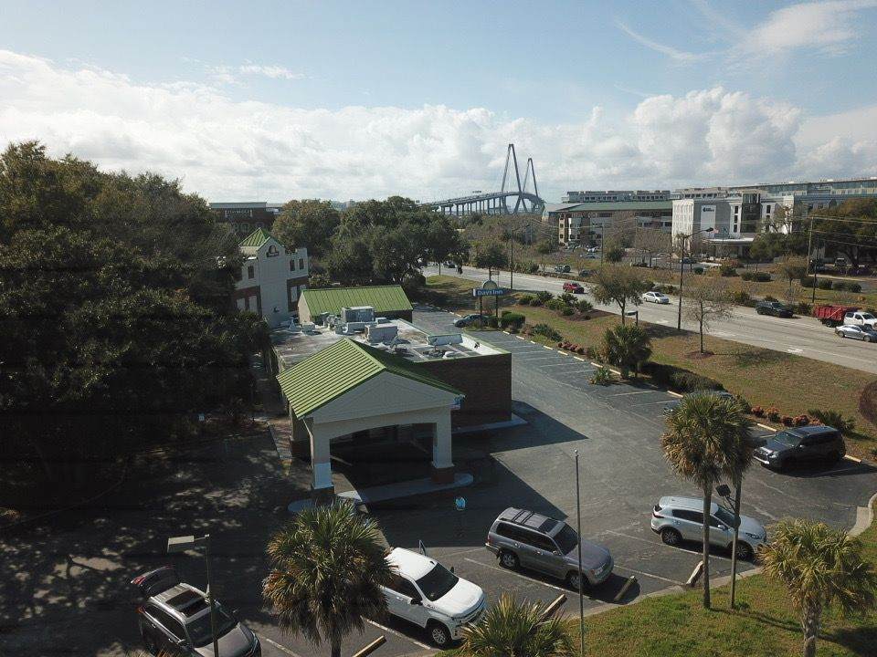 261 Johnnie Dodds Blvd - Photo 1