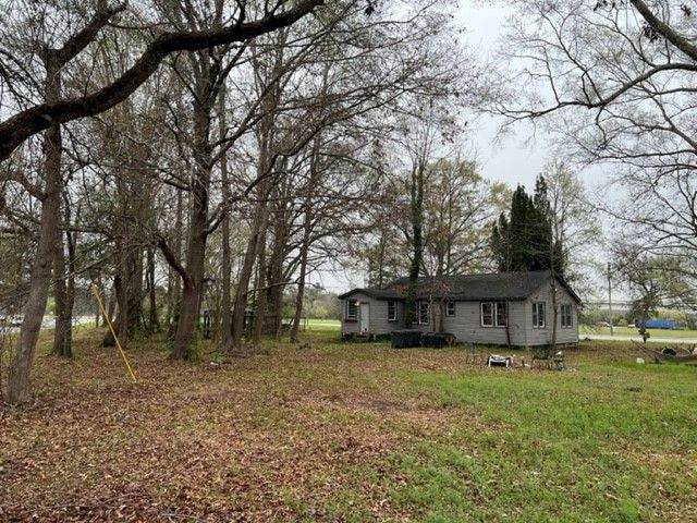 8811 Old University Blvd - Photo 1