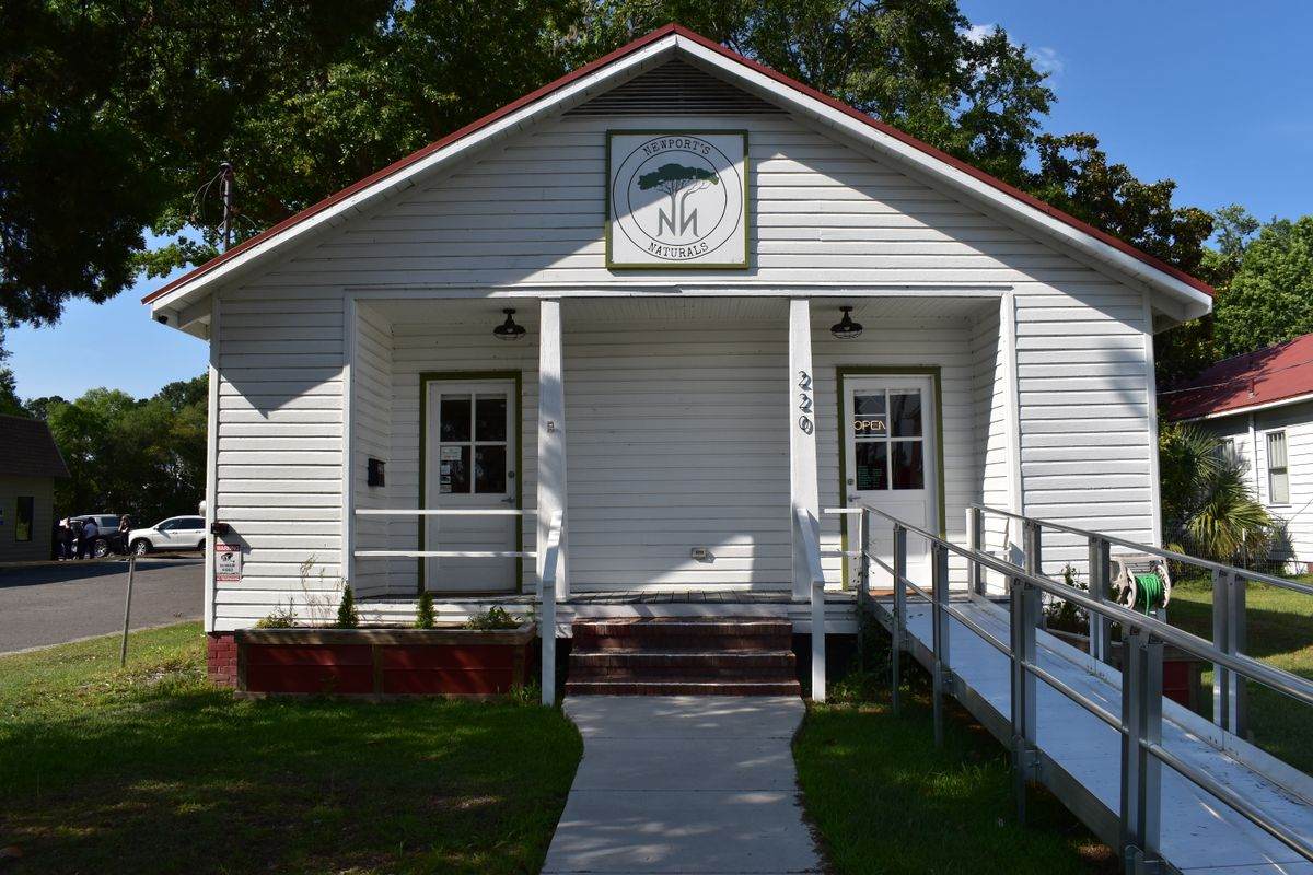 220 Main St - Photo 1