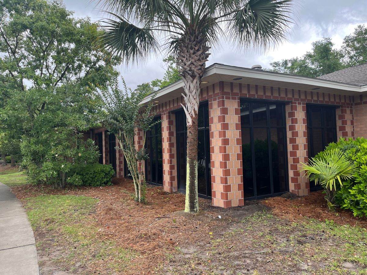 975 Johnnie Dodds Blvd - Photo 1