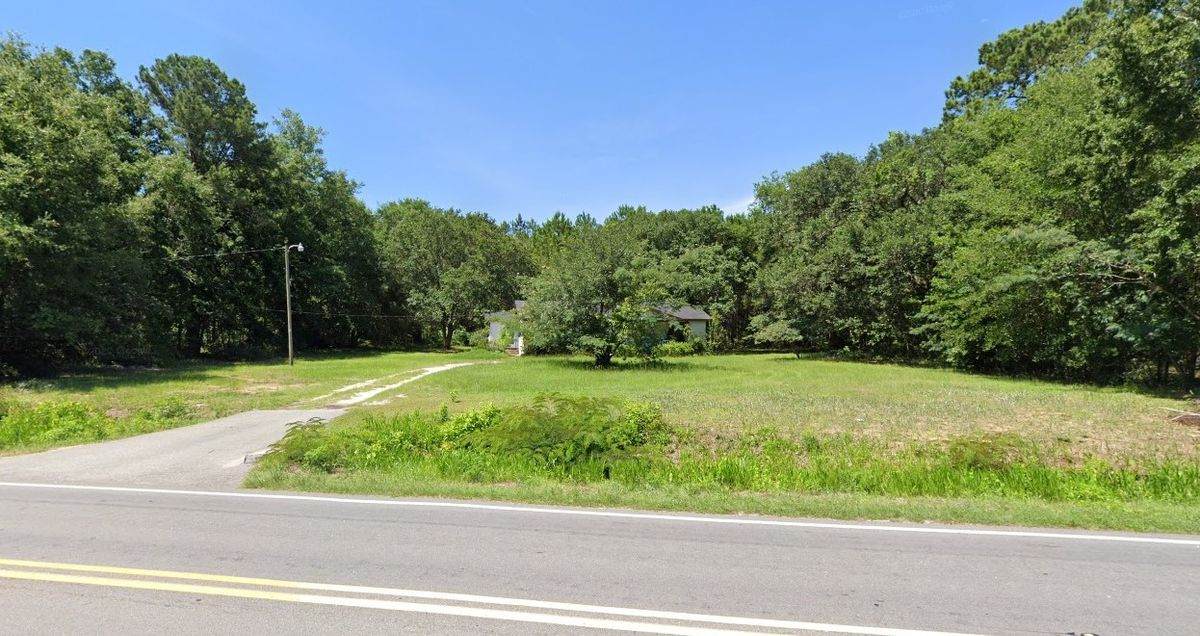 1127 Hamlin Rd - Photo 1