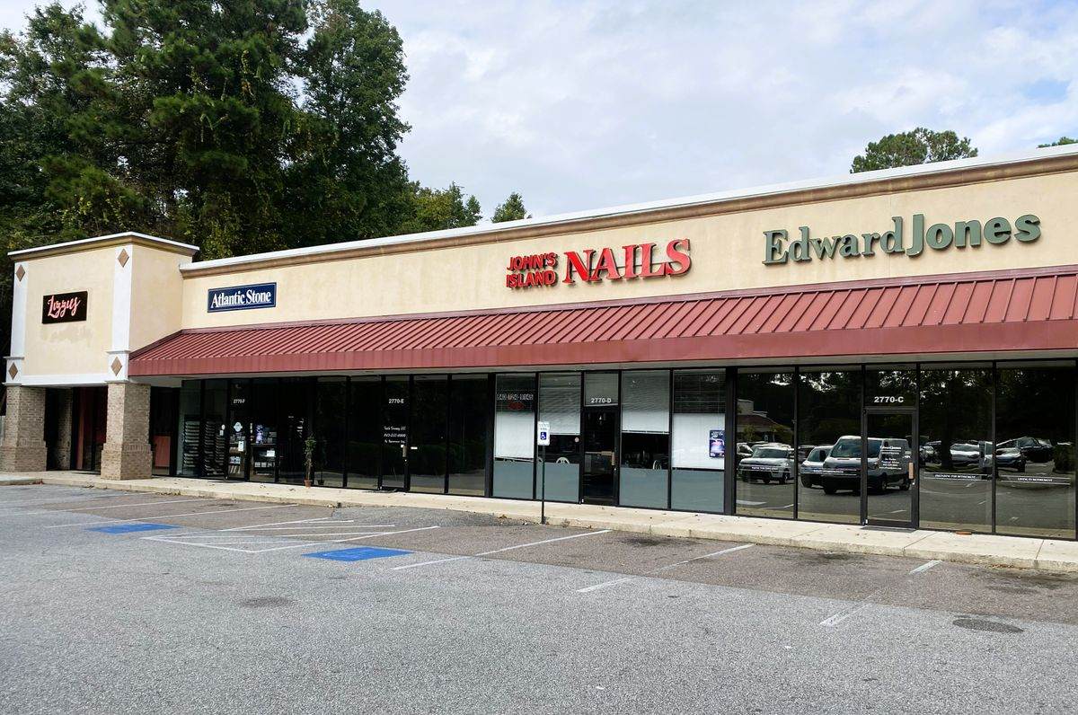 2770 Maybank Hwy - Photo 1