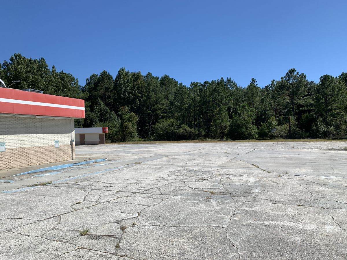 1111 Sniders Hwy - Photo 1