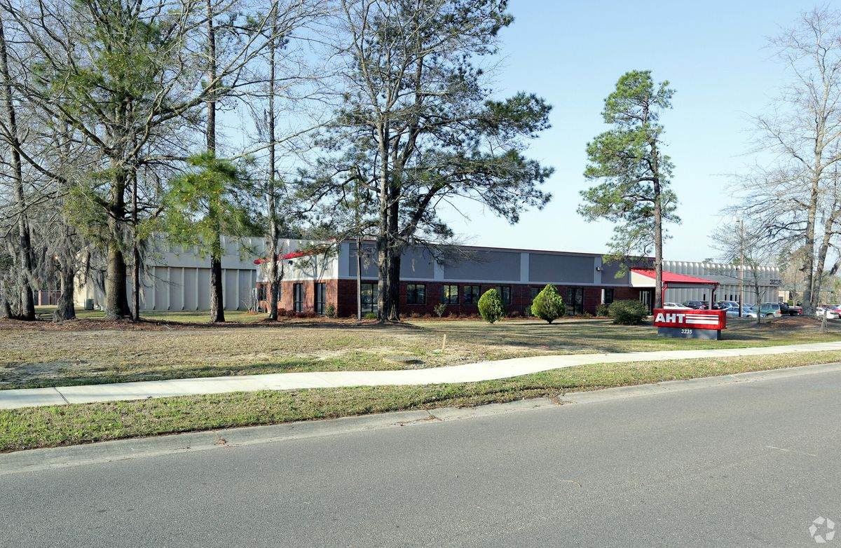 3235 Industry Dr - Photo 1