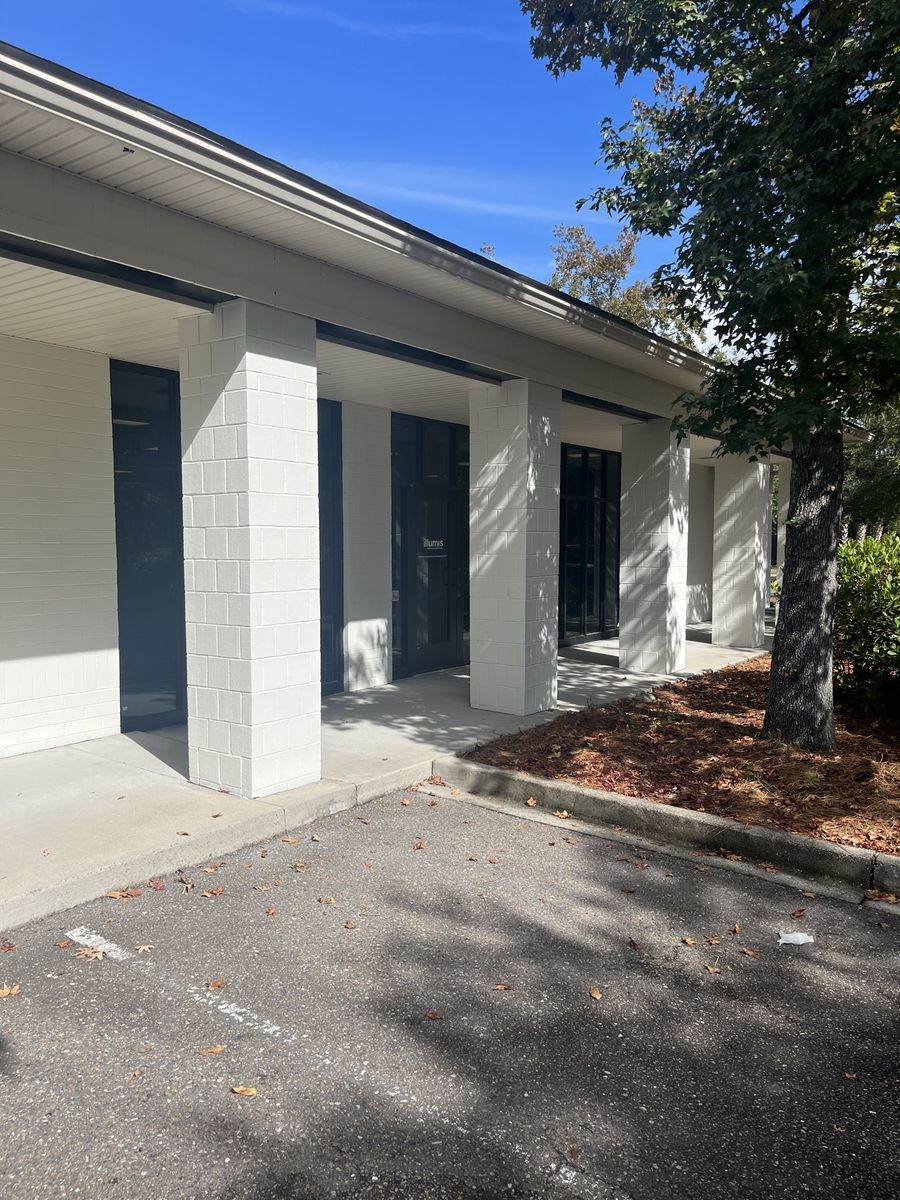 975 Johnnie Dodds Blvd - Photo 1