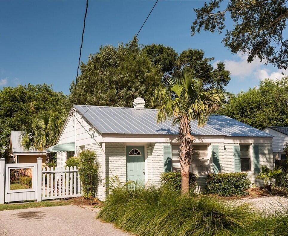 207 Scott Street - Photo 1