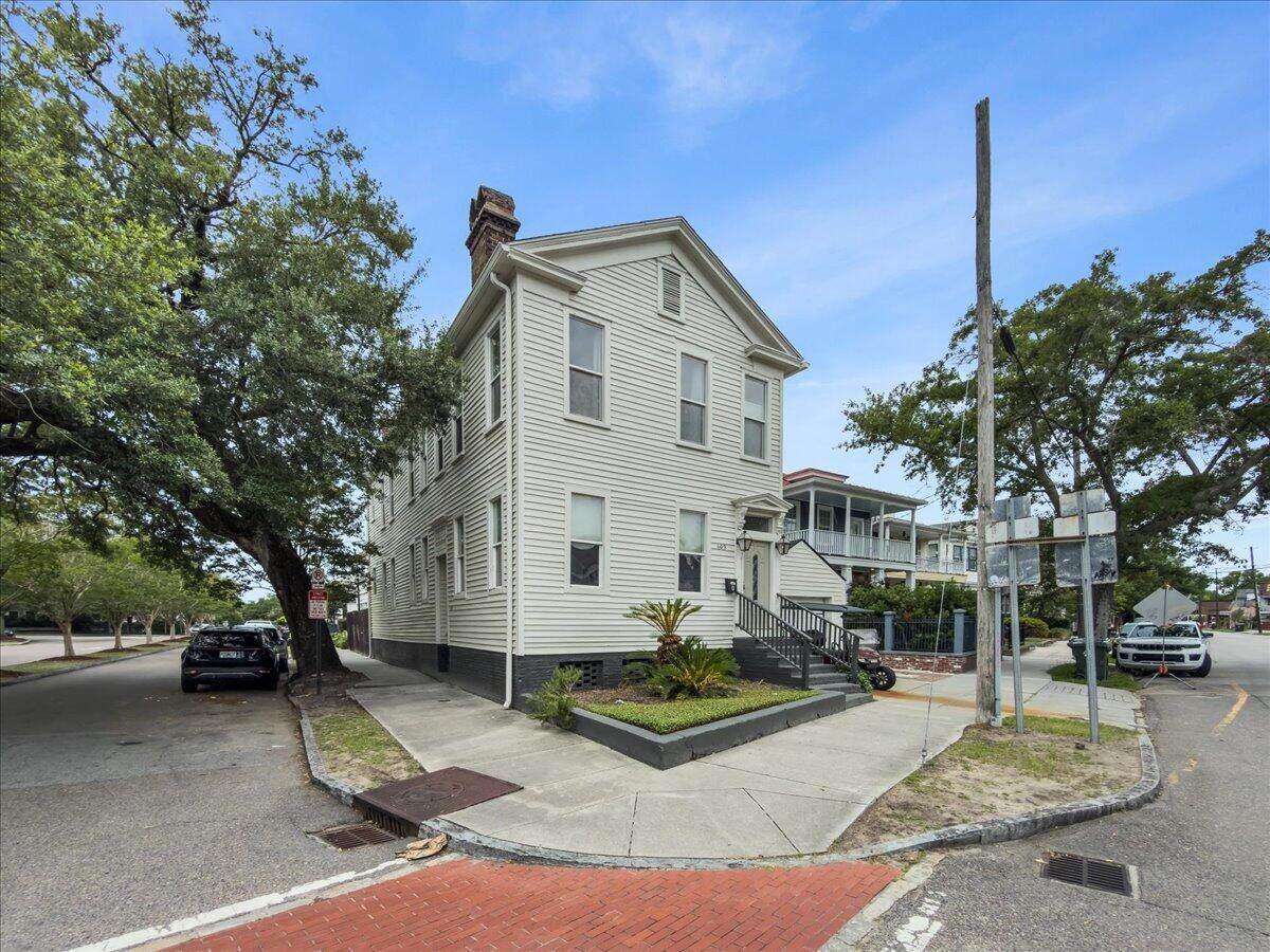 695 King Street - Photo 1
