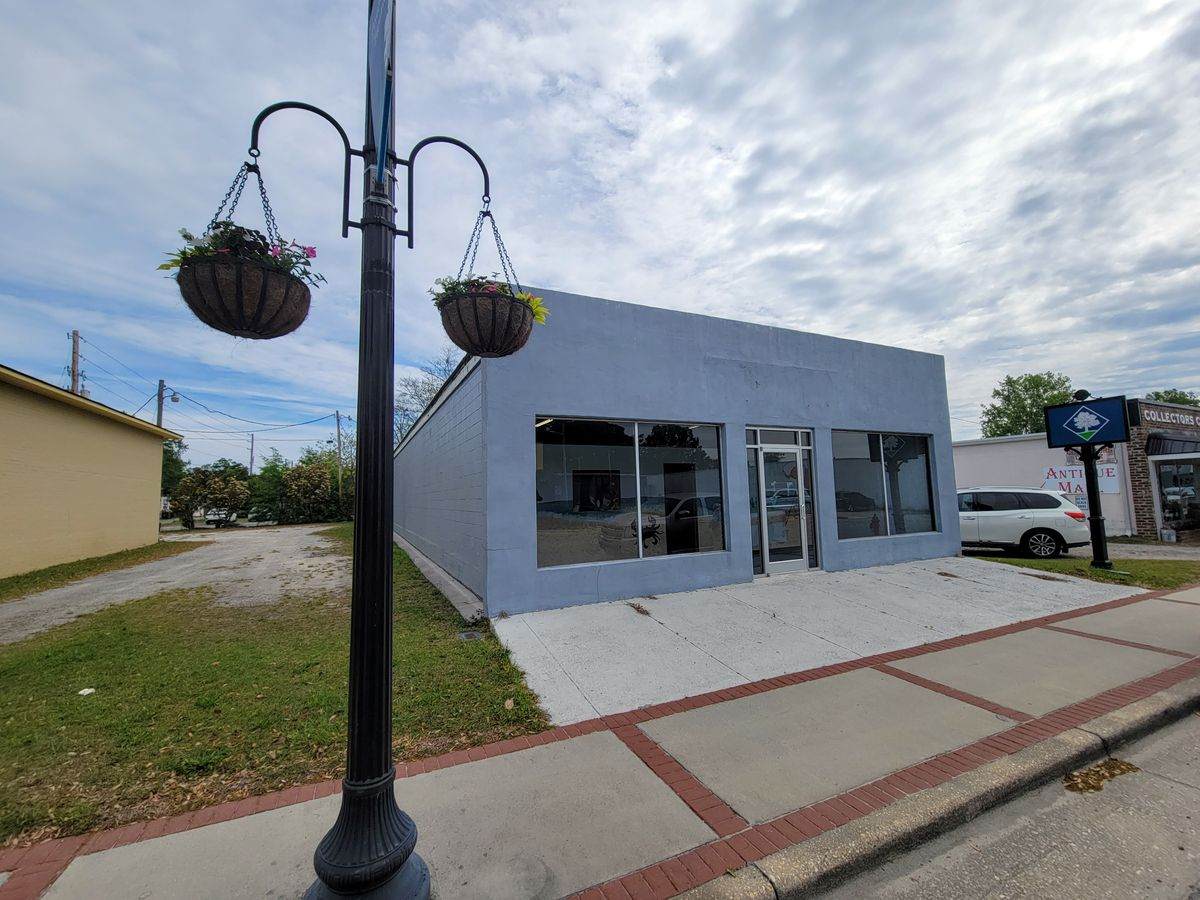 304 Main St - Photo 1